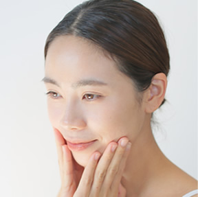 朝晩、洗顔後、清潔な肌にご使用ください。