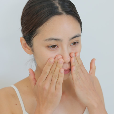 鼻・あご・口元へハンドプレス